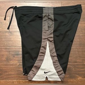 Vintage Men’s Nike/Grey Basketball/Training Shorts- Size 2XL